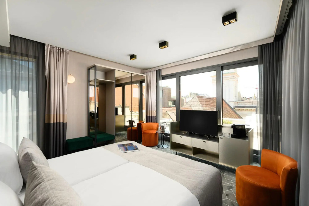 Emerald Hotel by Continental Group