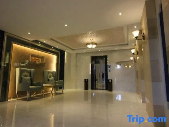 Yixuan Hotel (Zhoukou Passenger Transport Center Station)
