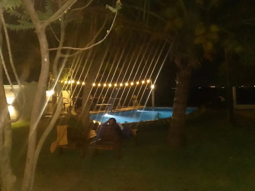 Hiru Lagoon Negombo