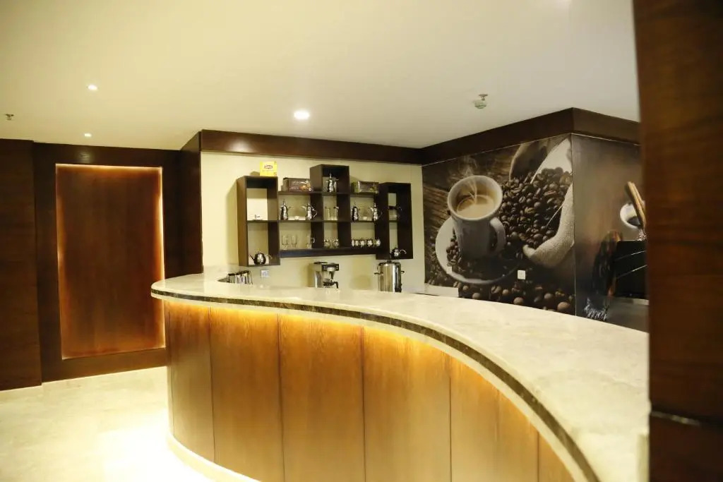 Flora Hotel Suite 2