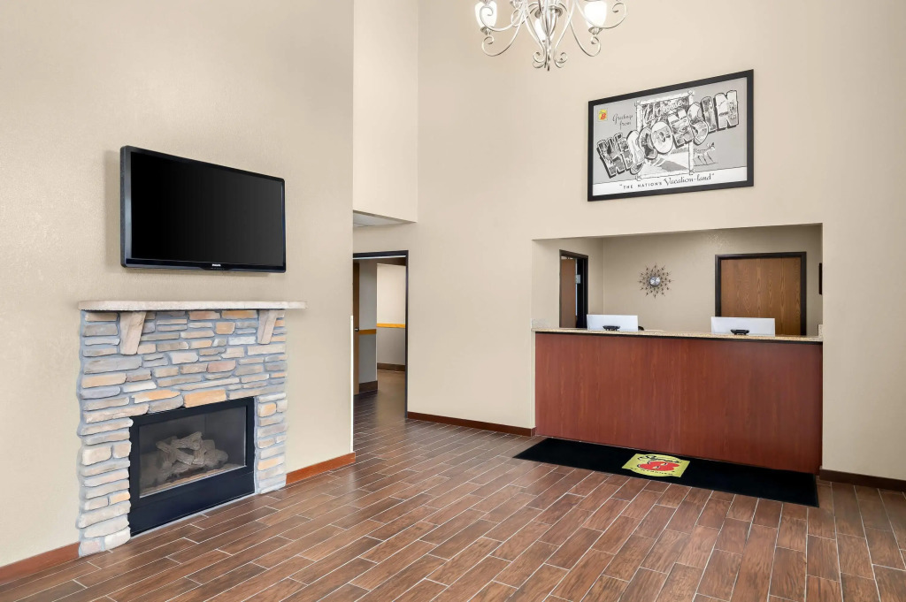 Super 8 by Wyndham La Crosse
