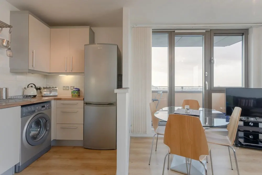 2 Bedroom Apartment in With Views in Shadwells
