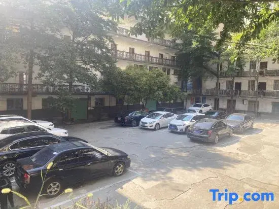Aiwan E-sports Homestay (Wanzai Ancient City Baota Road Pedestrian Street)