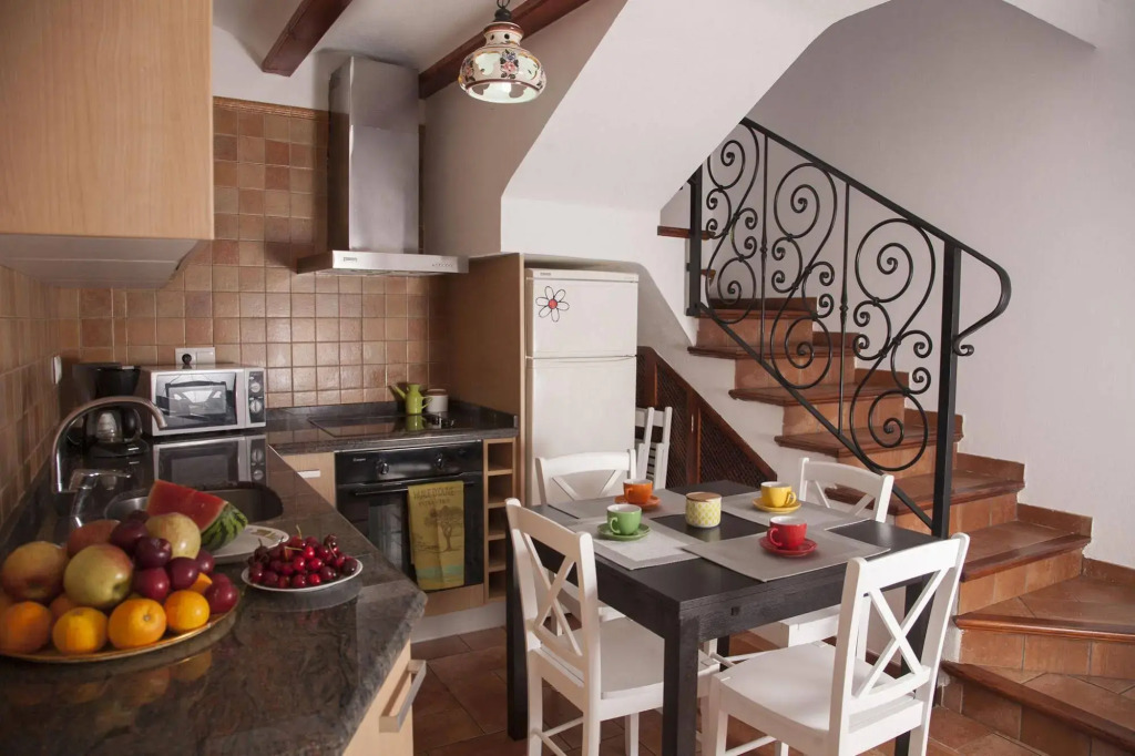 Rustic Med Castell