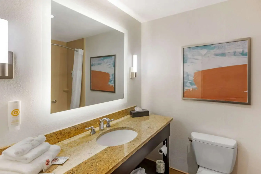 Comfort Inn & Suites Verona at Turning Stone Resort Casino