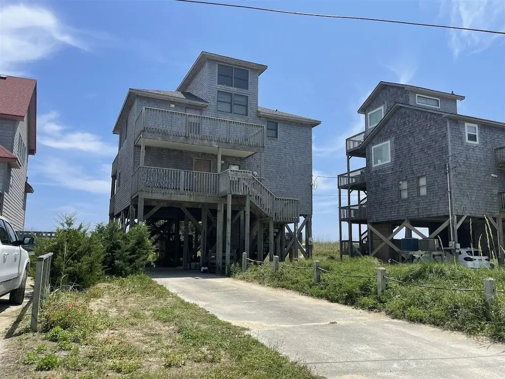 South Beach 4 Bedroom Cottage by RedAwning