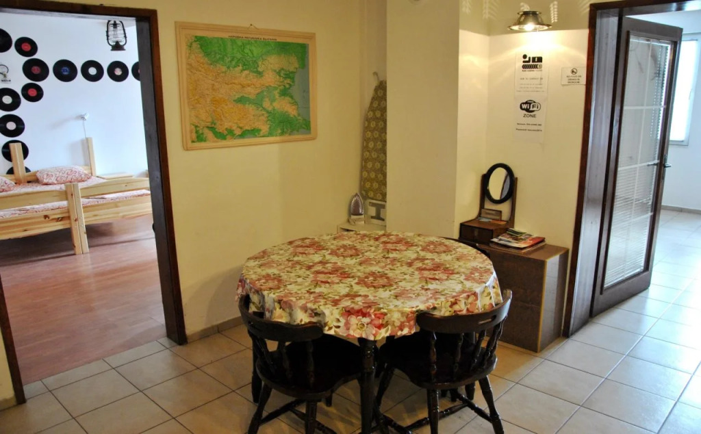 10 Coins Hostel & tours