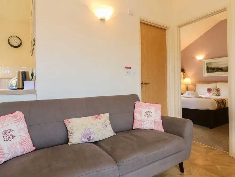 15 Manleigh Park