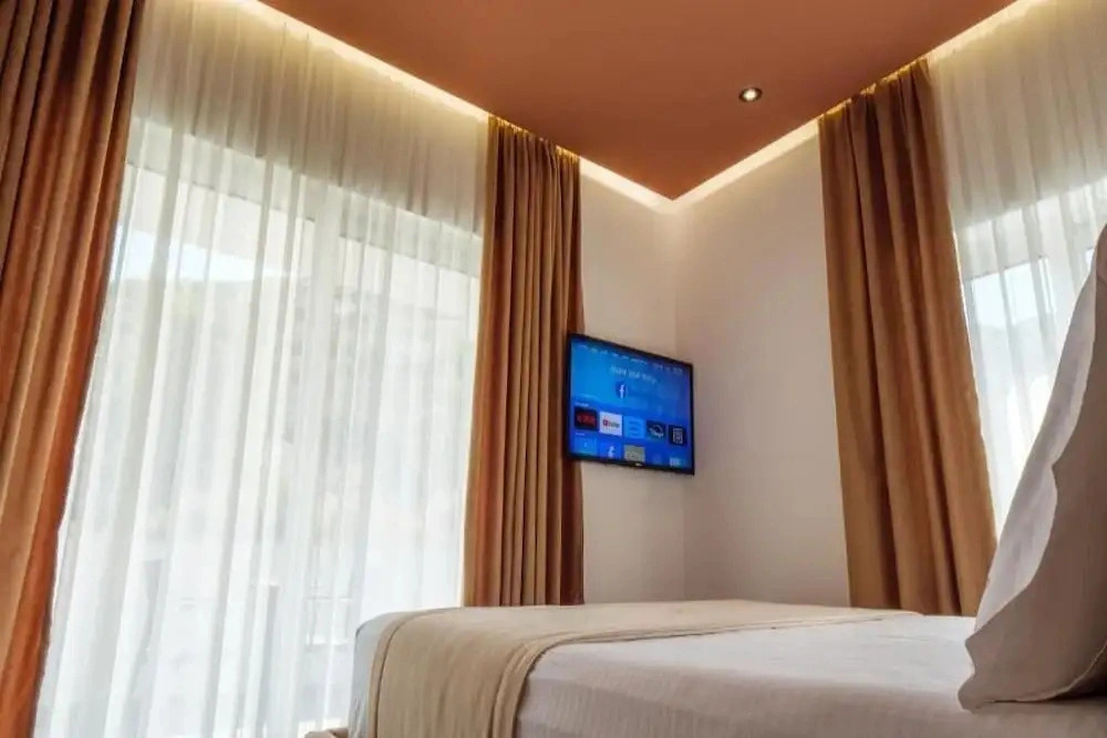 KRONOS Hotel Sarandë