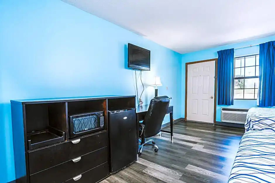 Blue Way Inn & Suites Wellington
