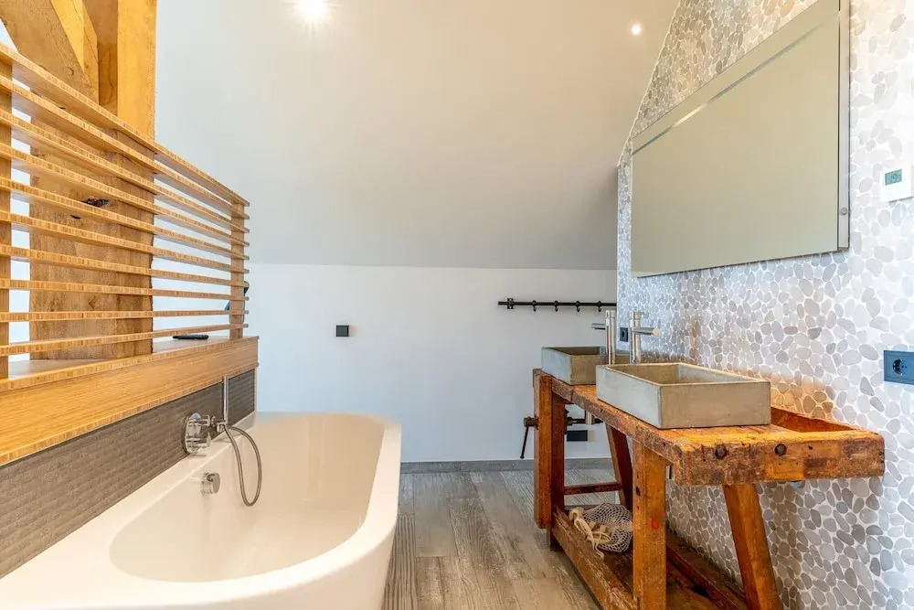 Modern 6-person Villa With Private Hot Tub - Near Beach & Nature