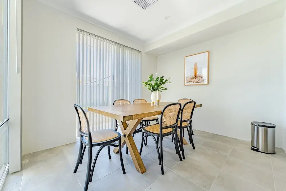 Bright & Airy 3-bed House Near Rockingham Beach