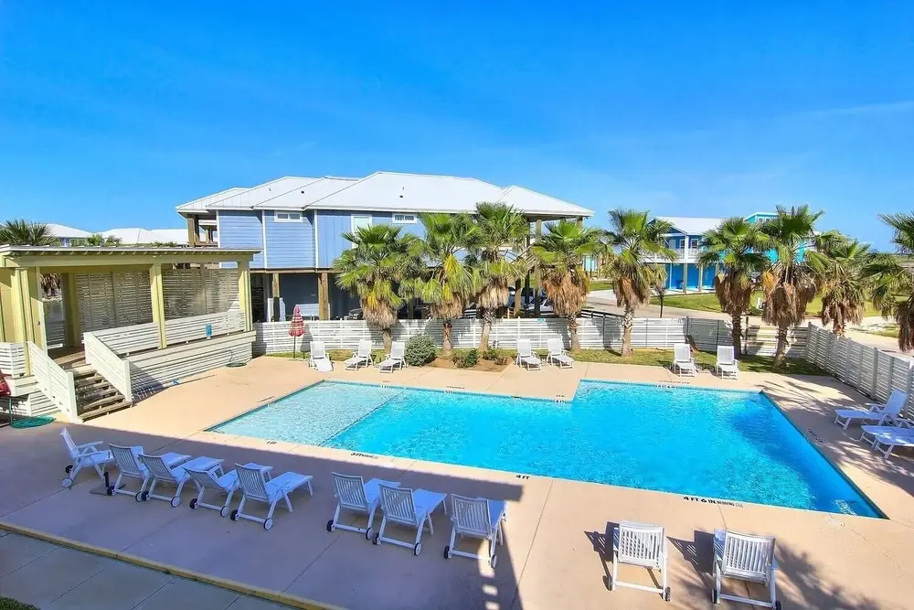 Paradise Ahoy 4 Bedroom Home by Redawning