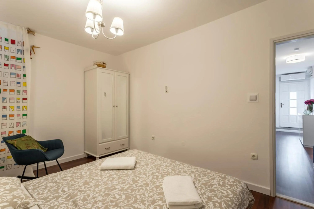 Dalmatian with pool and garden only yours 230m2 for 1-4 people 15 min from the old town of Split