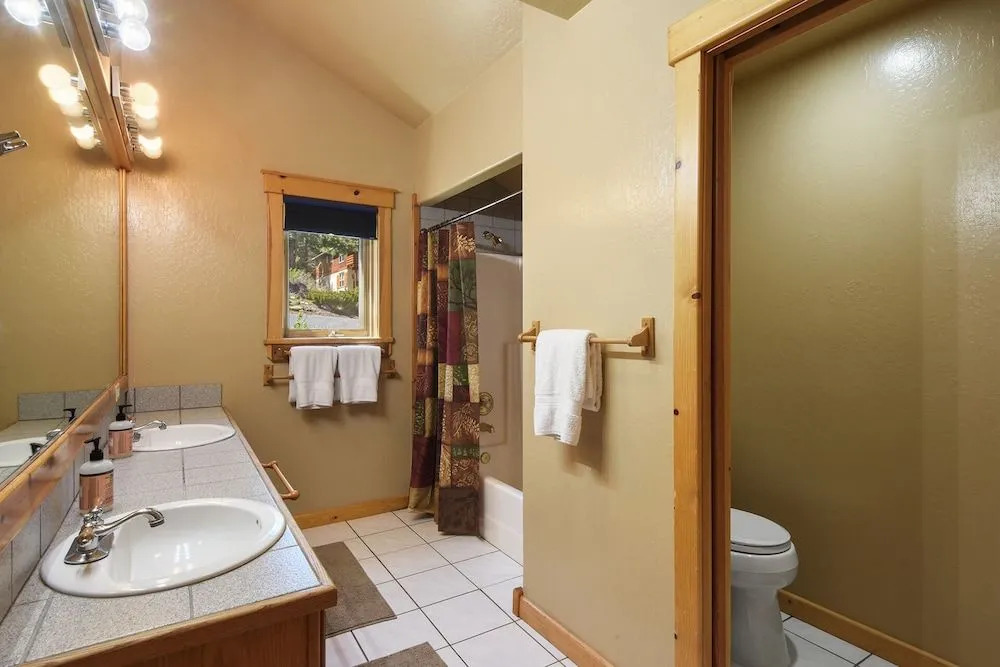 Bearfoot Lodge Near Fishing and Hiking