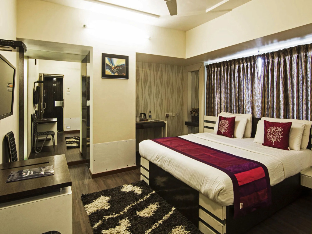 OYO Premium 091 Vile Parle East
