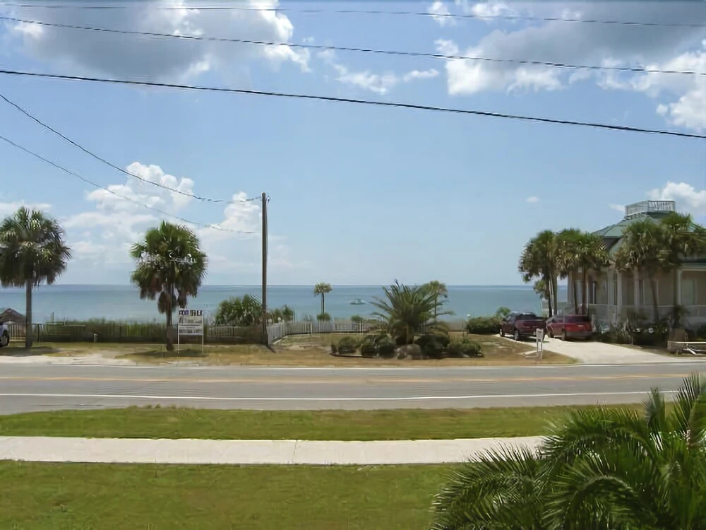 Paradise Shores 105
