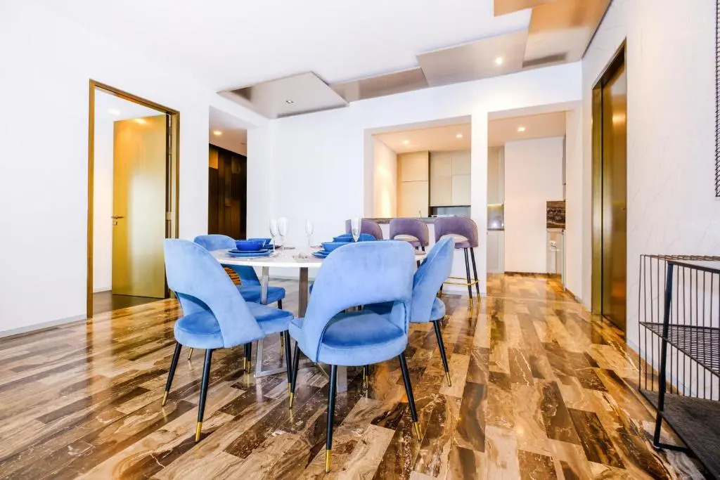 LUX - Lavish Suite with Full Palm Jumeirah View 1
