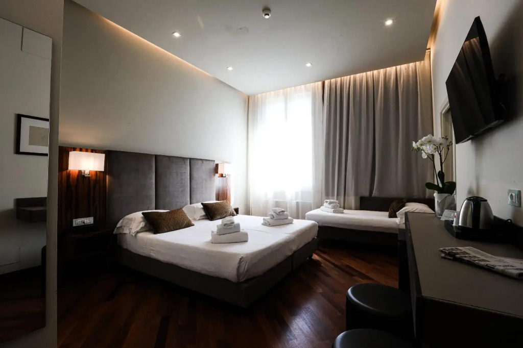Hotel Embassy
