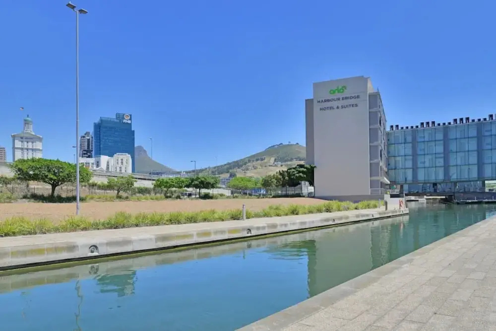 Modern 1-bed V A Waterfront Canal Harbor Views