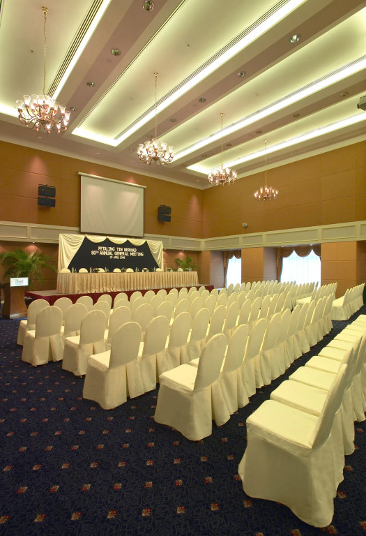 Royale Chulan The Curve