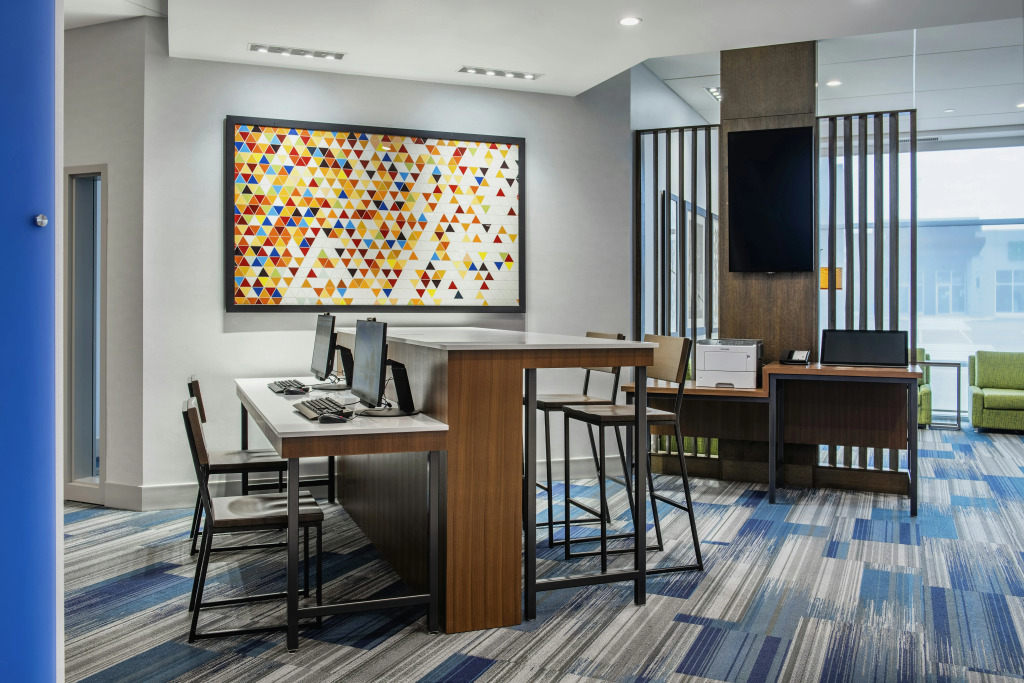 Holiday Inn Express & Suites Kelowna - East by IHG