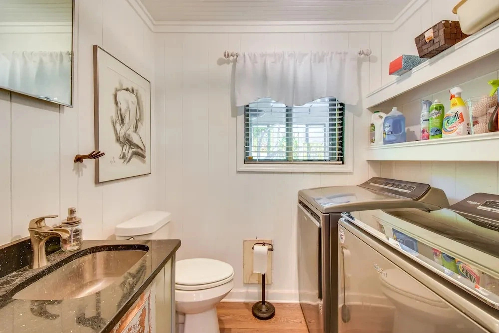 Whimsical Athens Home - 3 Mi to Sanford Stadium