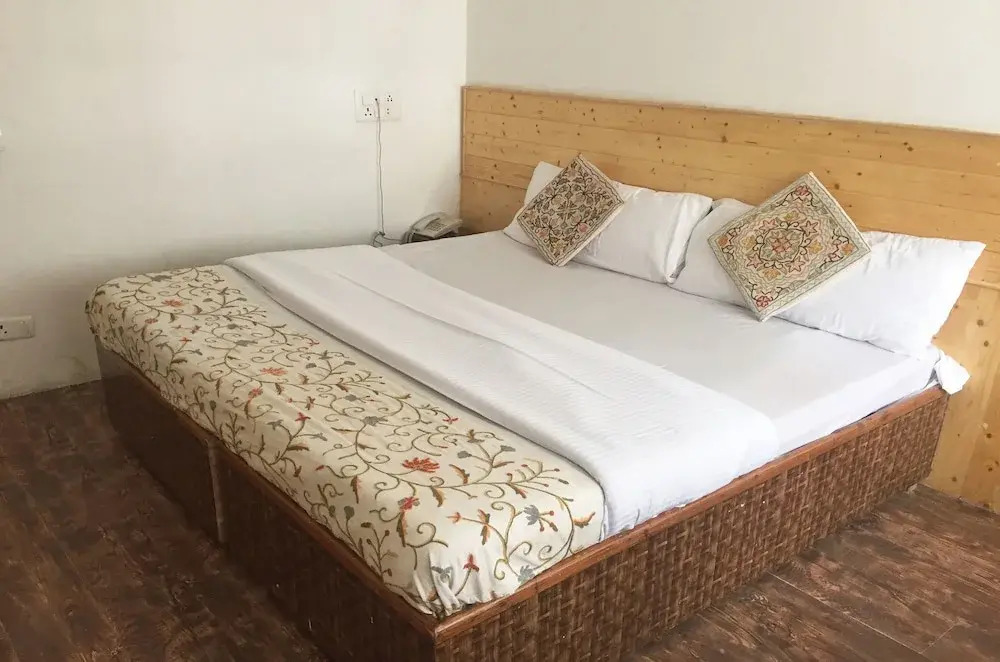 OYO 22456 Hotel Fifth Season