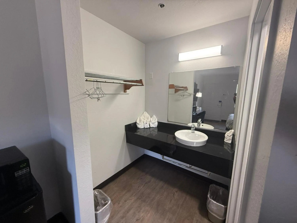 Motel 6-Des Moines, IA - North
