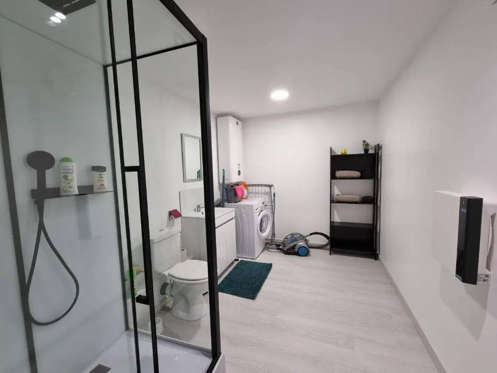 Grand studio Gravelines centre , 5 mn du cnpe et de la plage, absence de chambre privative