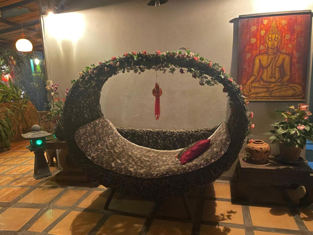 Yan Hostel Thapae Gate