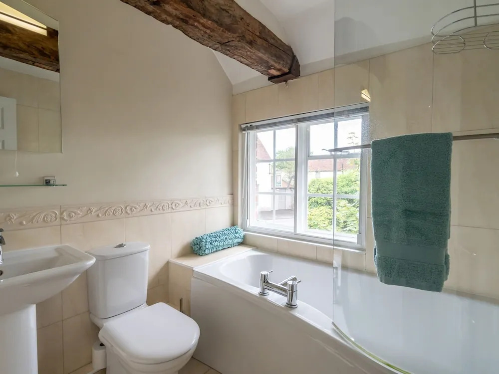 Cowdray Lodge B&B rooms