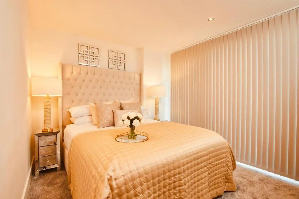 King Deluxe City Apt Large Balcony& Free Parking!