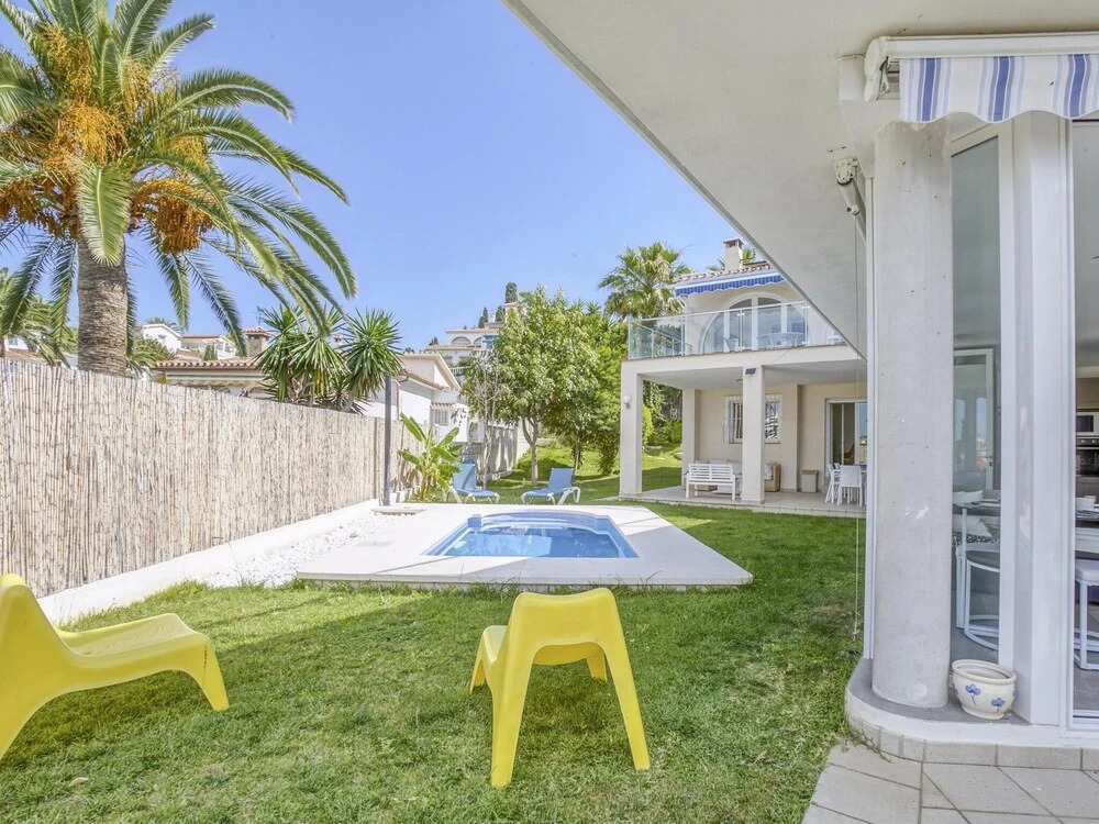 Attractive Villa in Caleta de Vélez with Private Pool