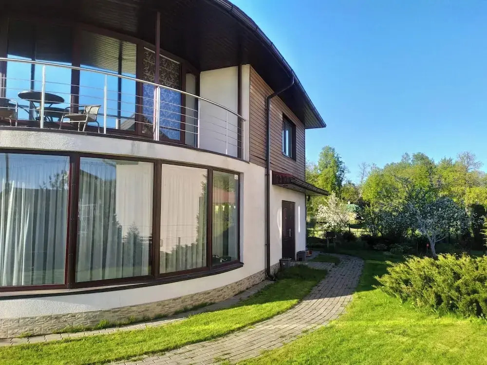 Serene 4-bedroom House Rental in Historic Rīga