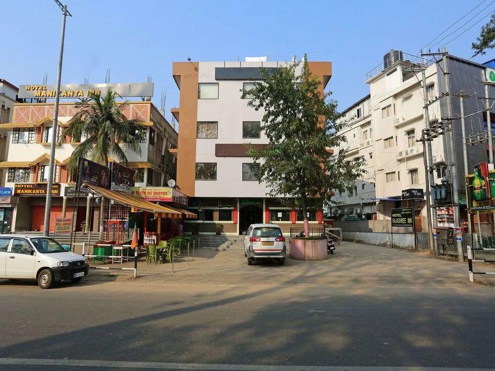 OYO 13288 Hotel Rajashree Inn