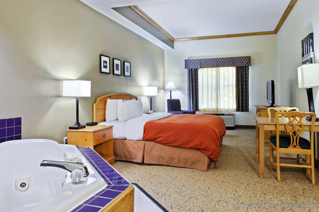 Country Inn & Suites by Radisson, Burlington (Elon), NC