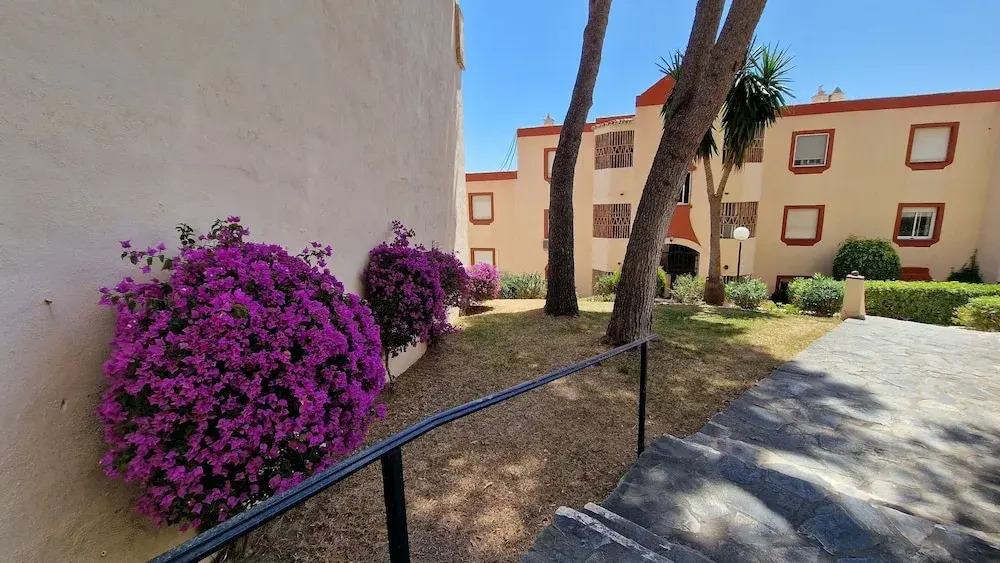 Sunny Seaside Retreat in Calahonda, sea View, Pool
