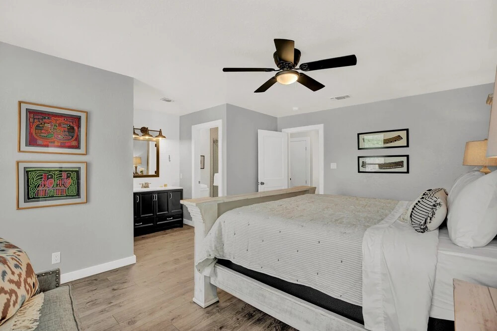 New Upscale Casita With Hot Tub & Grill