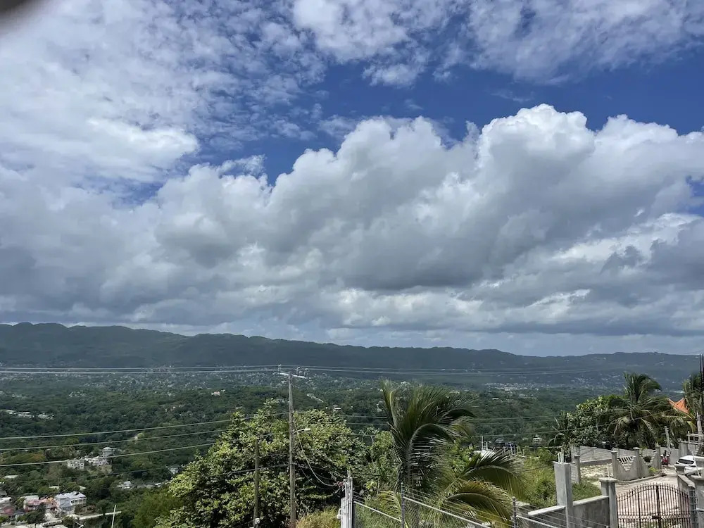 Skyline Suites, Breathtaking Mountains & City View 1 Bedroom Apts by RedAwning