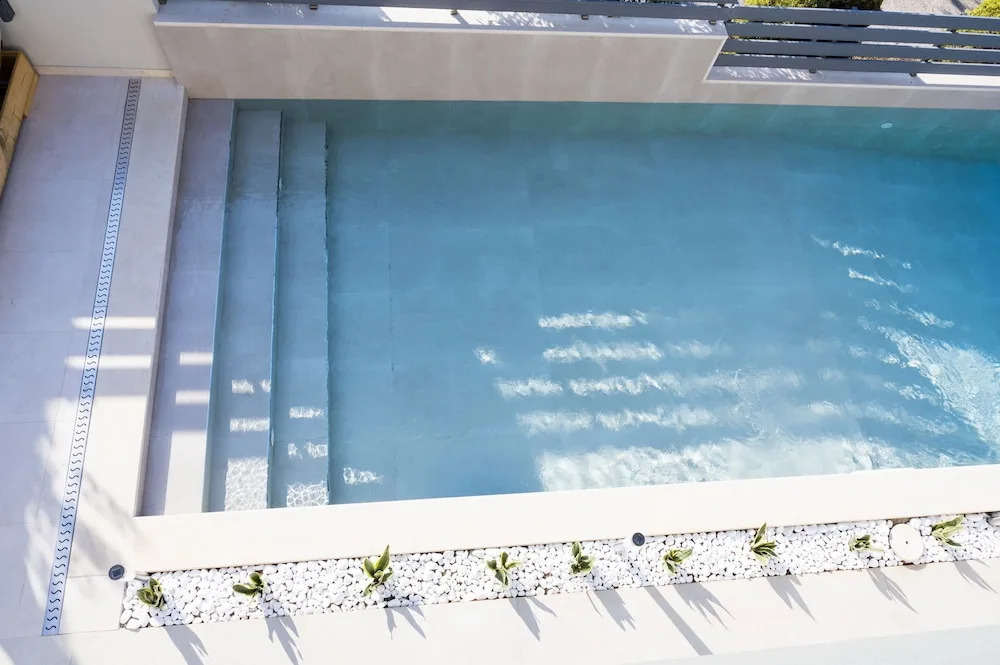 Theros Suites