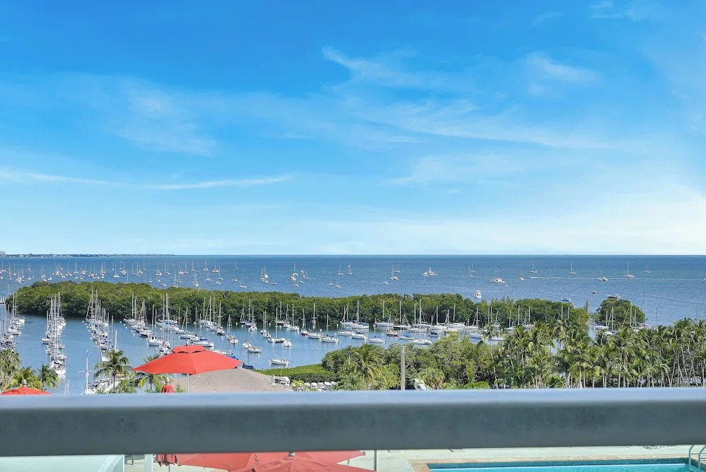 Tropical Paradise - Spacious 3-Bedroom