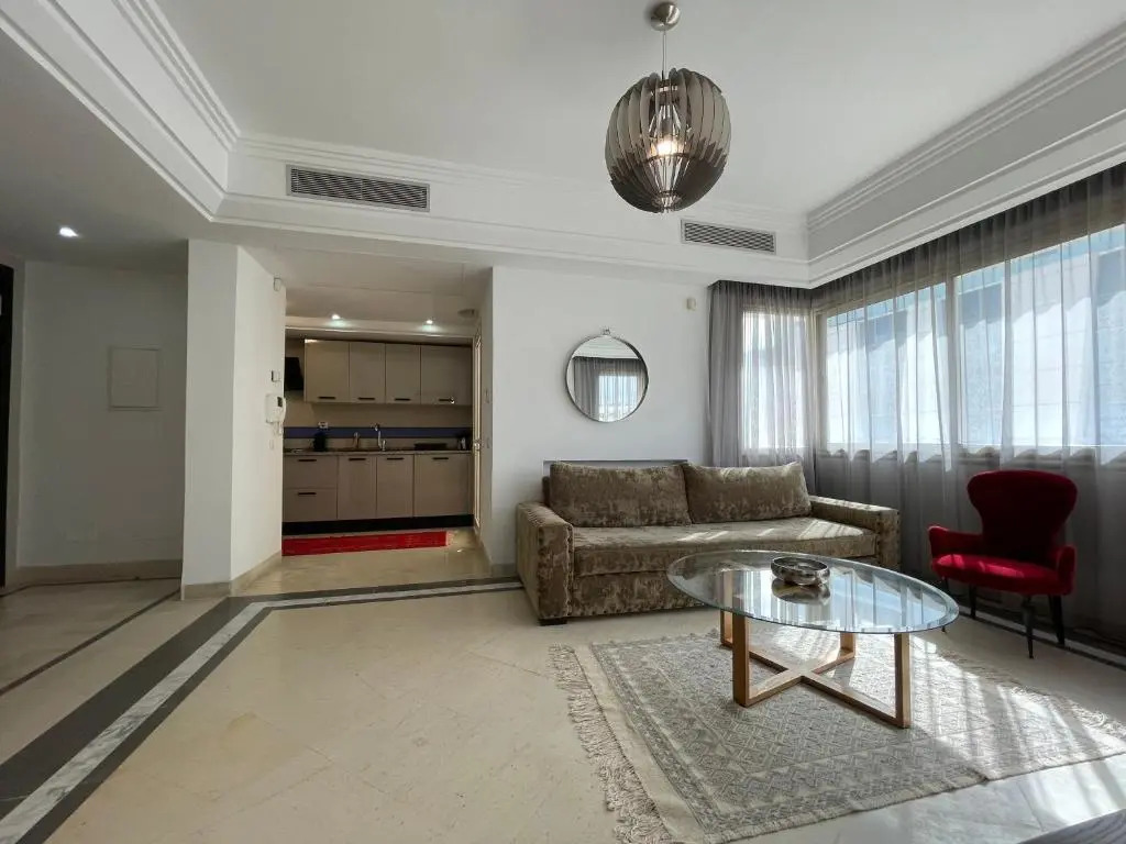 The Perfect Flat, Lac 2, Tunis
