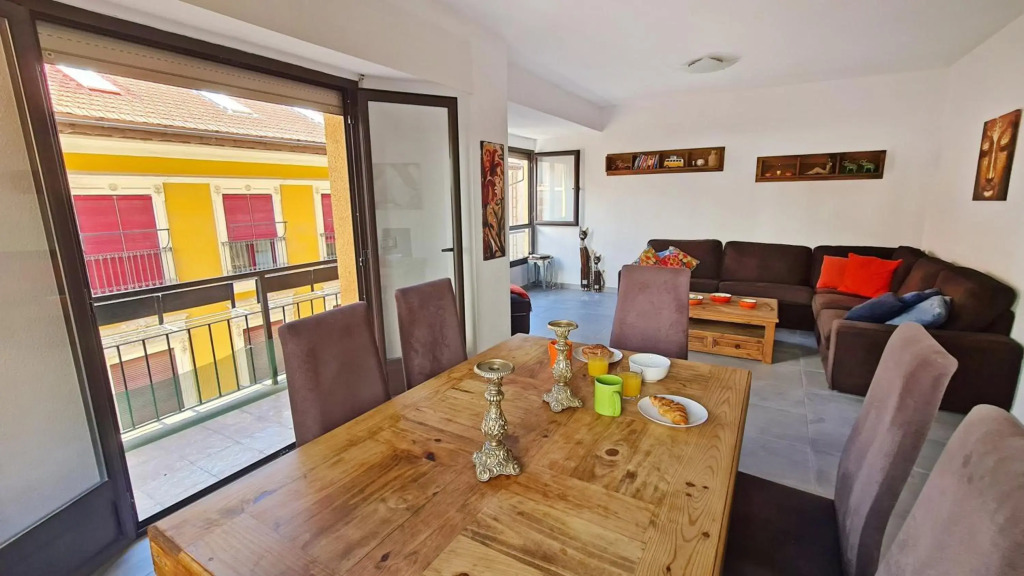 Attractive City Center Apartment