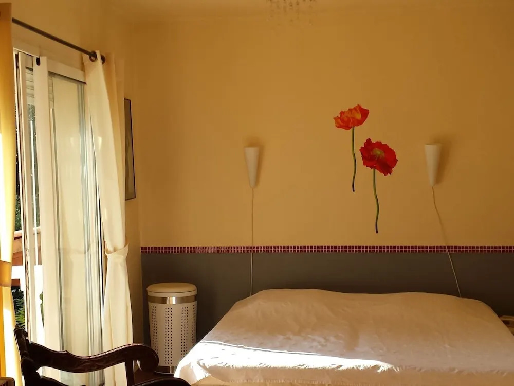Charming Villa in Cavalaire-sur-mer With Pool
