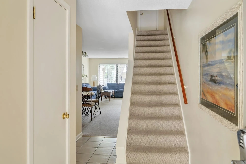 Serene 2br Retreat At Springwood Villas, Hh Island 2 Bedroom Townhouse by Redawning