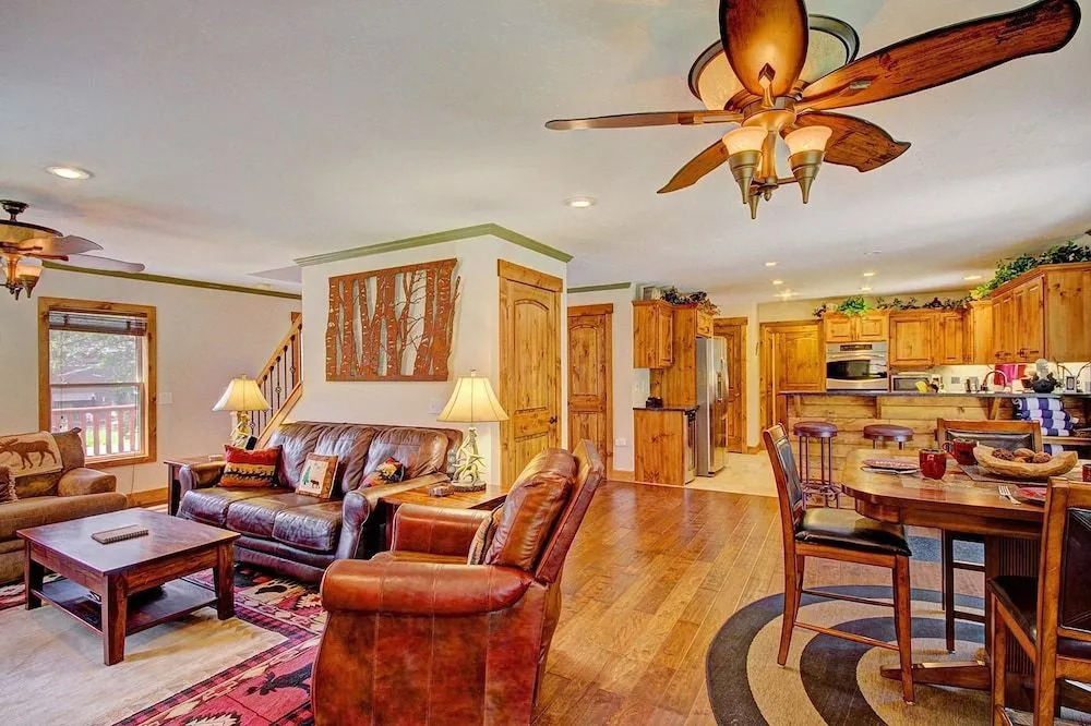 Grey Squirrel Lodge