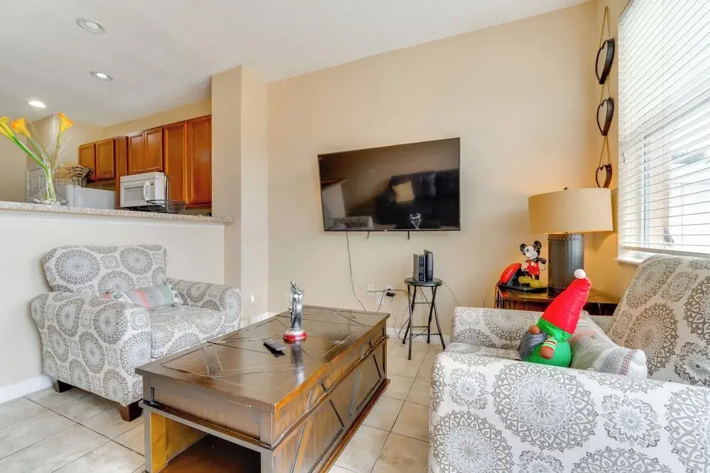 4 Mi to Disney! Family Townhome w/ Pool Access