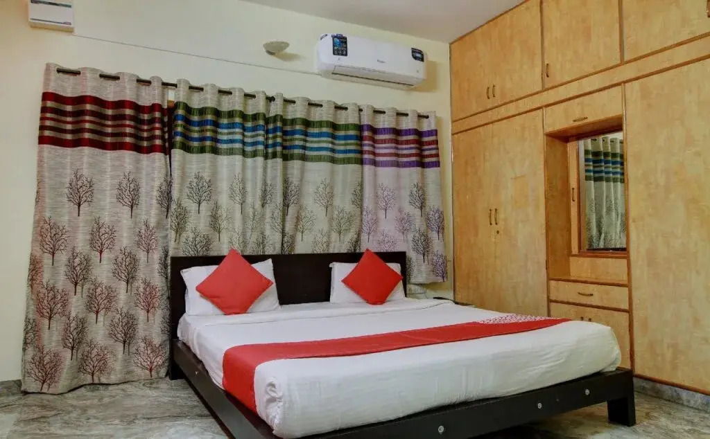 Green Suits By OYO Rooms