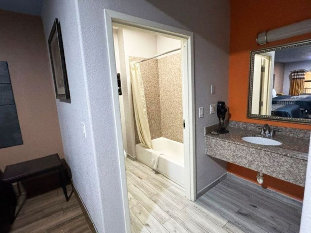 Downtowner Inns & Suites IAH Airport-Humble